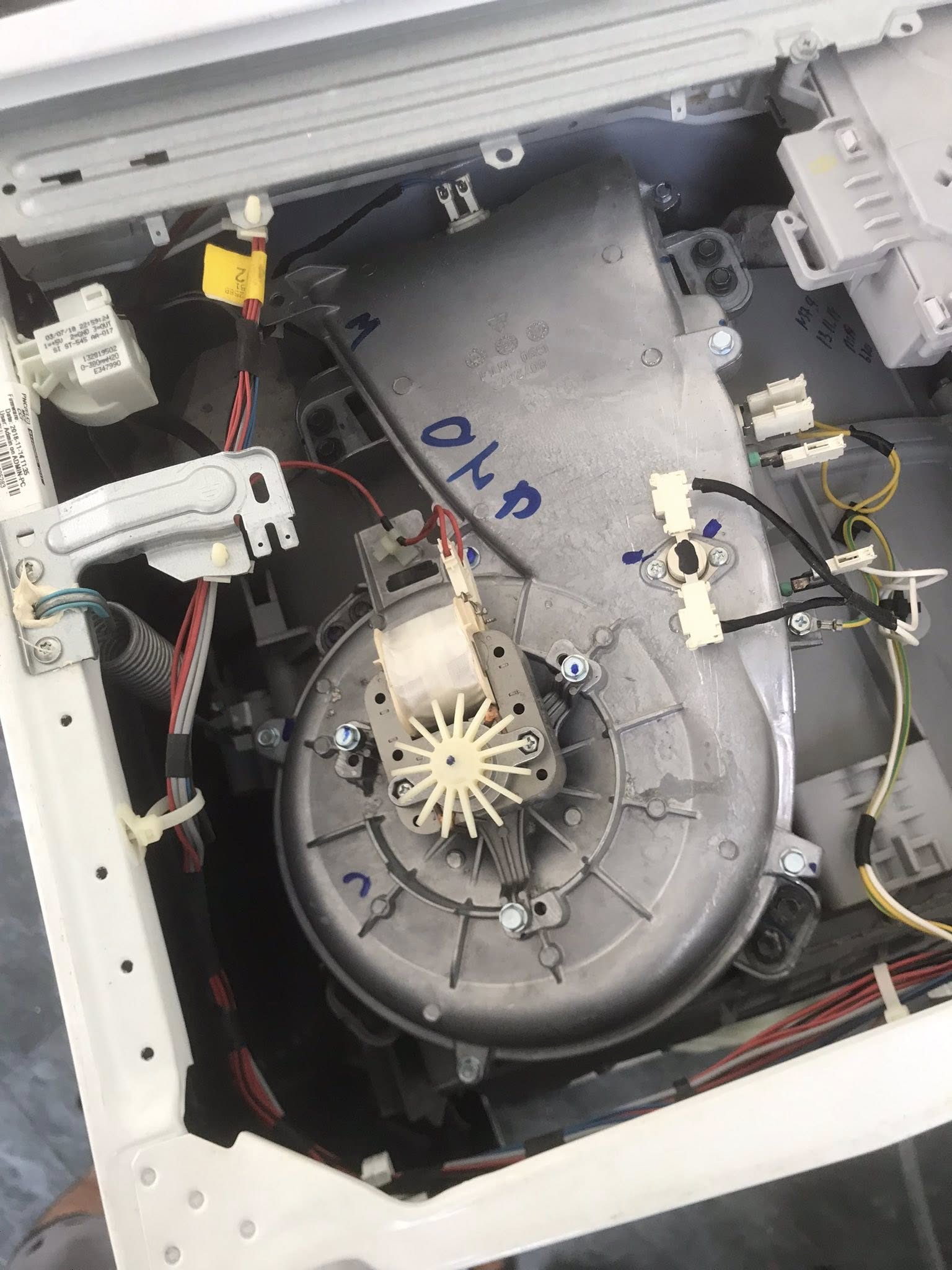 Máy Giặt Không Vắt, Không Xả Nước? Nguyên Nhân & Cách Khắc Phục Tại Nhà Ở Hải Dương